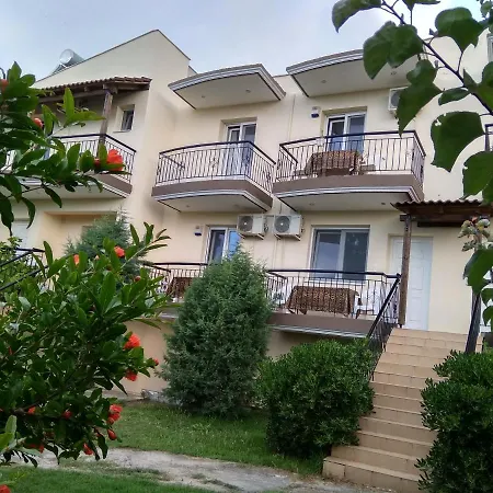 Leopard Aparthotel *