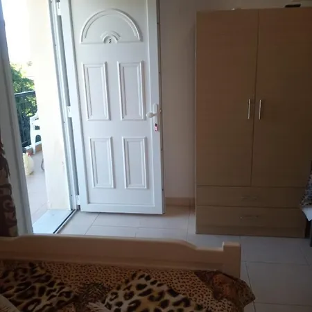 Leopard Aparthotel *