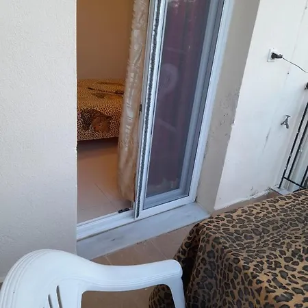Leopard Aparthotel *