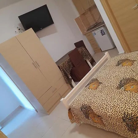Leopard Aparthotel